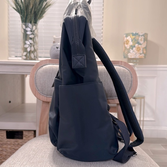 NWT Baggallini Soho Navy Blue Backpack - Picture 4 of 10